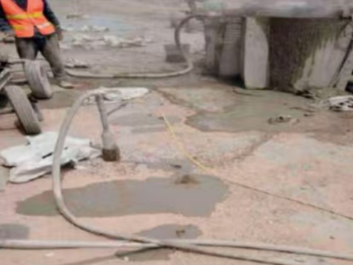 高明水泥混凝土路面板底注浆技术 路面脱空注浆整治方案