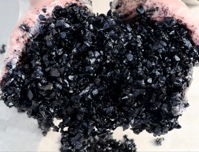 高明沥青冷补料（沥青砂）的优势特点与施工流程解析