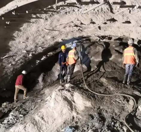 高明拱顶带模注浆料的施工流程及注意事项